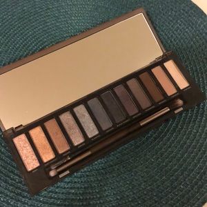 Urban Decay Smoky Palette